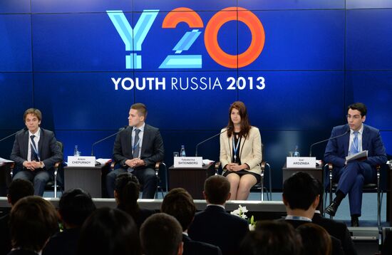 Молодежный саммит Y20 Russia в Санкт-Петербурге