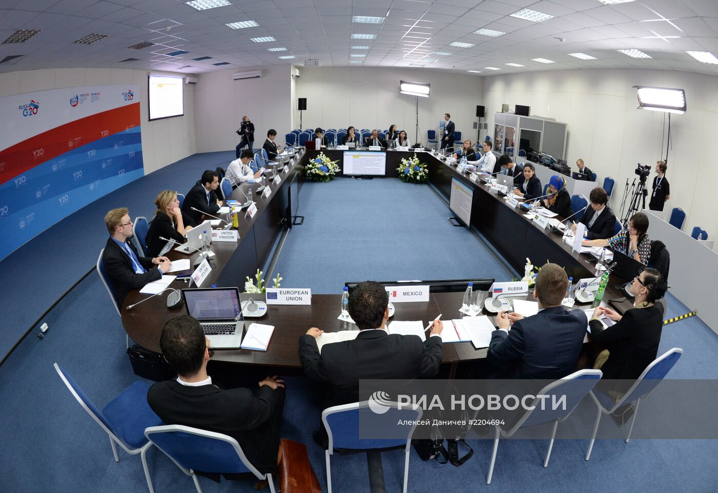 Молодежный саммит Y20 Russia в Санкт-Петербурге