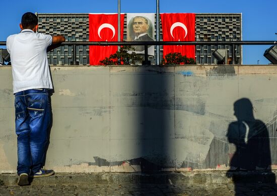 "Молчаливая" акция протеста в Стамбуле