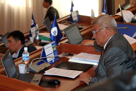 Парламент Кыргызстана денонсировал соглашение о ЦТП "Манас"
