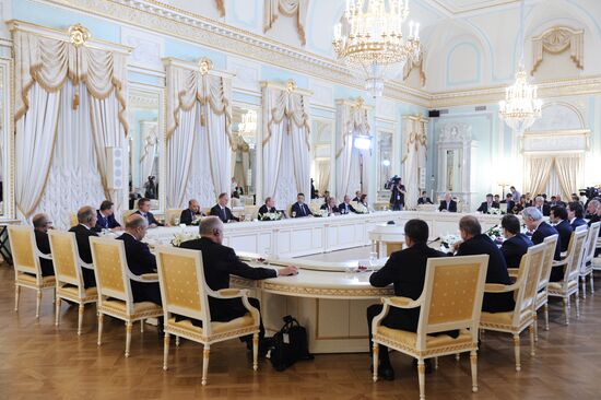 В.Путин на встрече с экспертами РФПИ