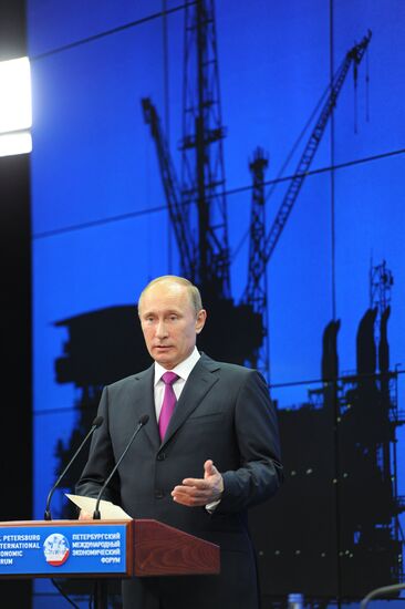 В.Путин встретился с руководителями энергетических компаний