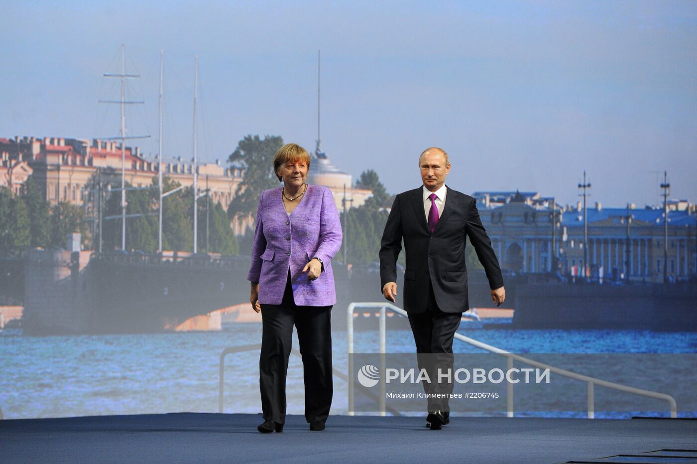 В.Путин на ПМЭФ-2013 в Санкт-Петербурге