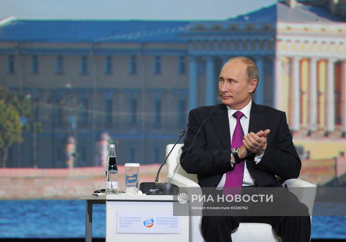 В.Путин на ПМЭФ-2013 в Санкт-Петербурге