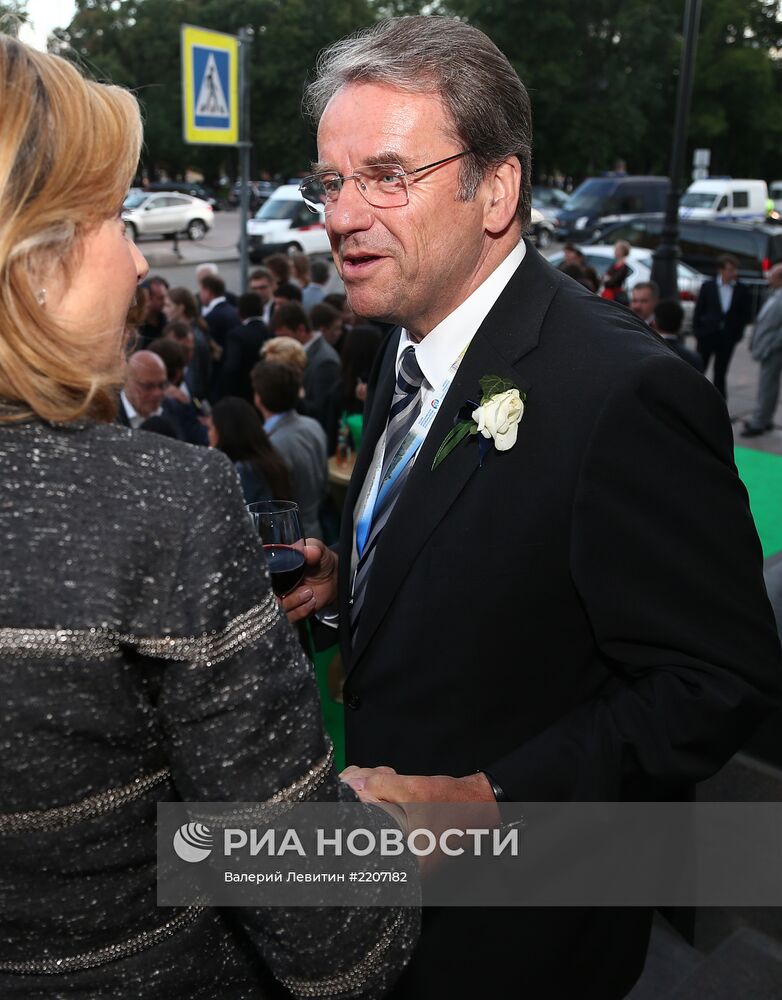 Прием в честь юбилея компании "Мегафон" на ПМЭФ в Петербурге