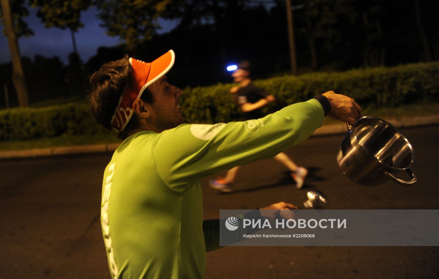 В Москве прошел "светящийся" ночной забег