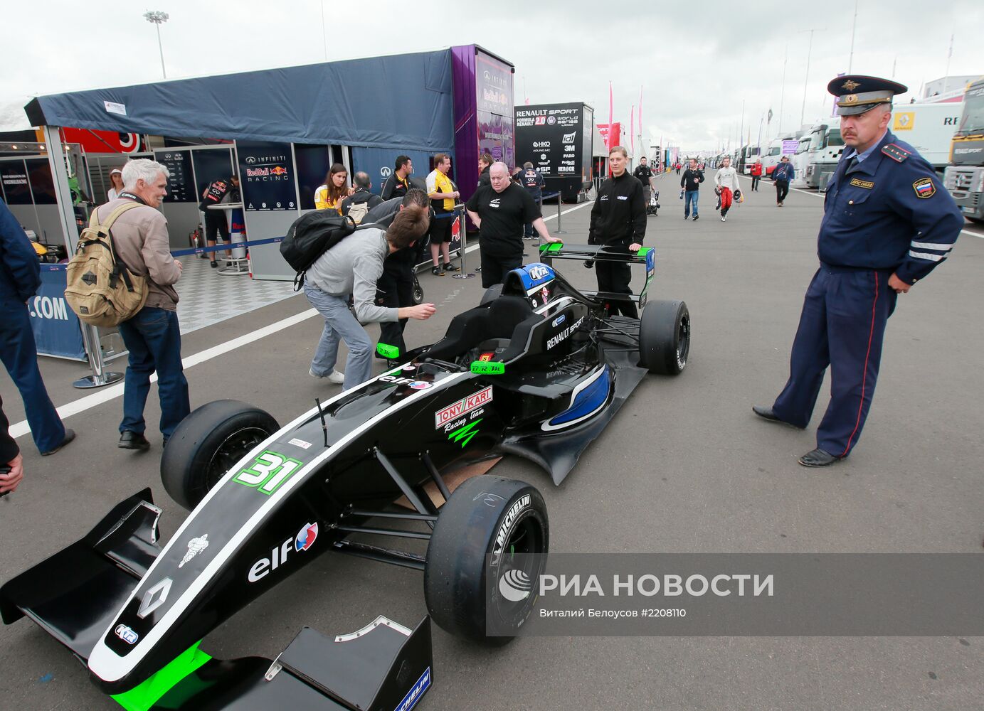Автоспорт. Мировая серия "Рено". Второй день
