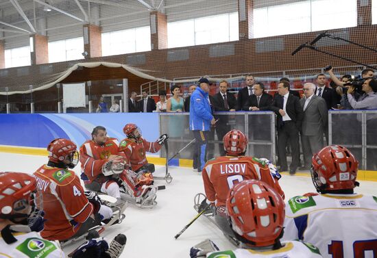 Д.Медведев посетил тренировочную базу паралимпийцев "Ока"