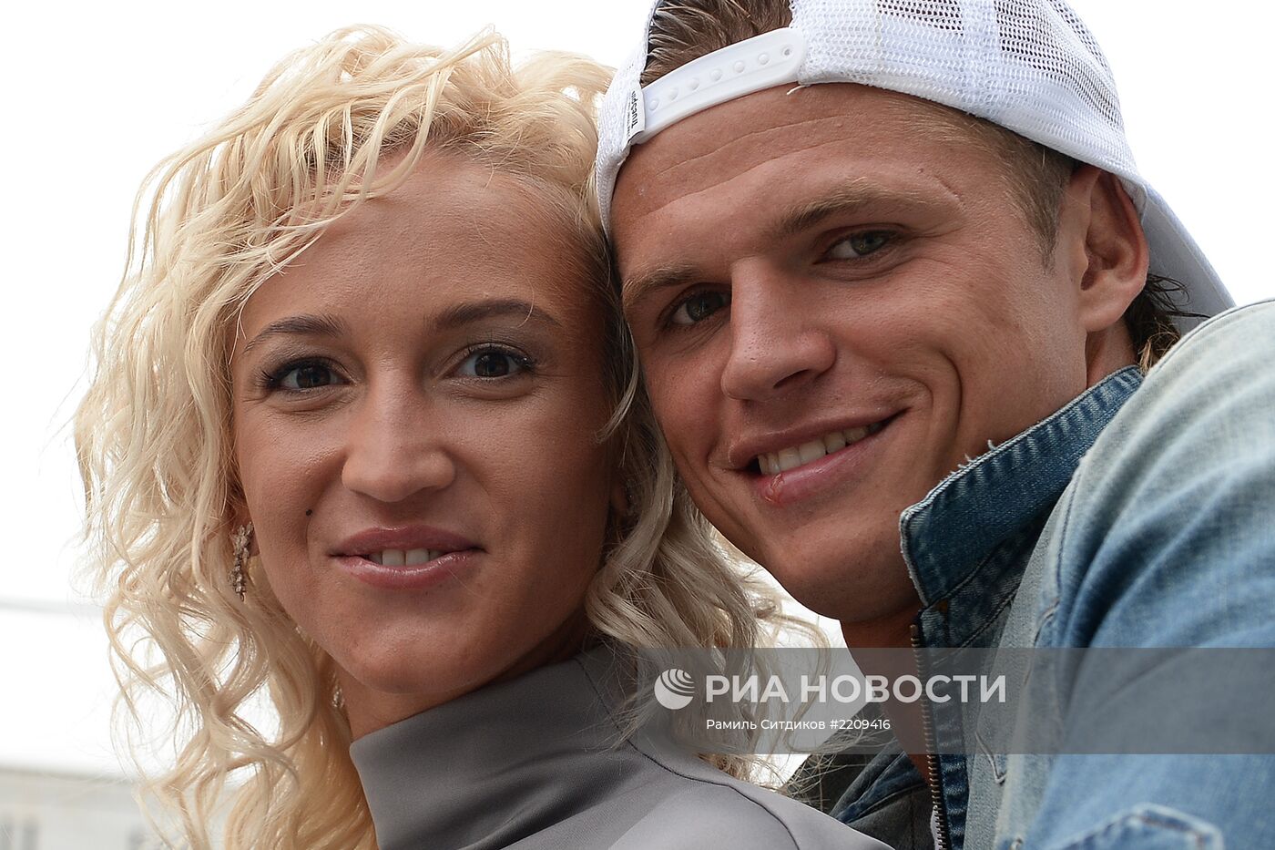 Футболист Дмитрий Тарасов с супругой Ольгой Бузовой