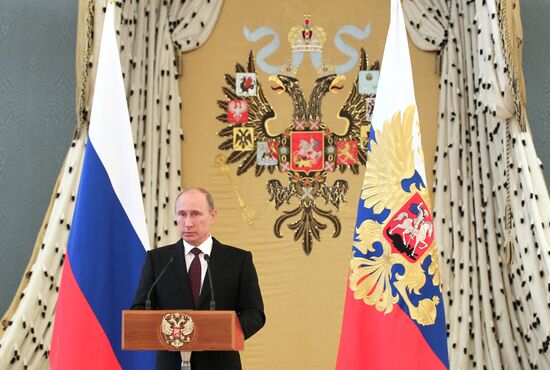 В.Путин на приеме в честь выпускников военных академий в Кремле