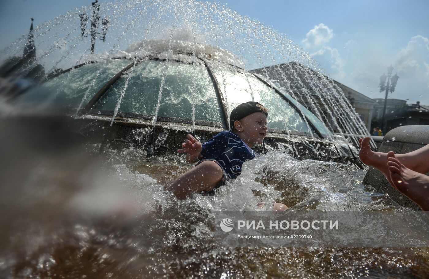 В Москве установилась жаркая погода