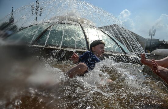 В Москве установилась жаркая погода