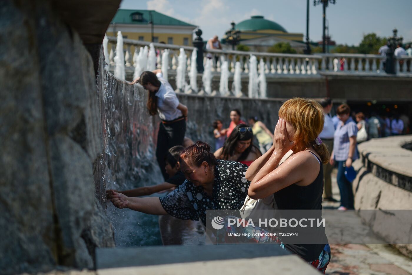 В Москве установилась жаркая погода