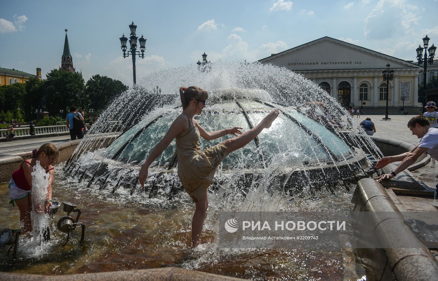 В Москве установилась жаркая погода