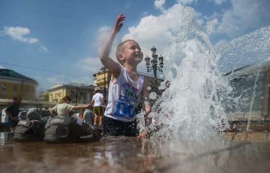 В Москве установилась жаркая погода