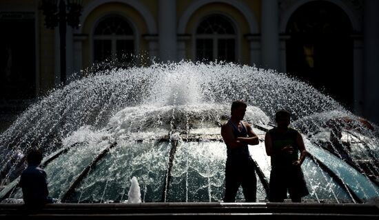 В Москве установилась жаркая погода