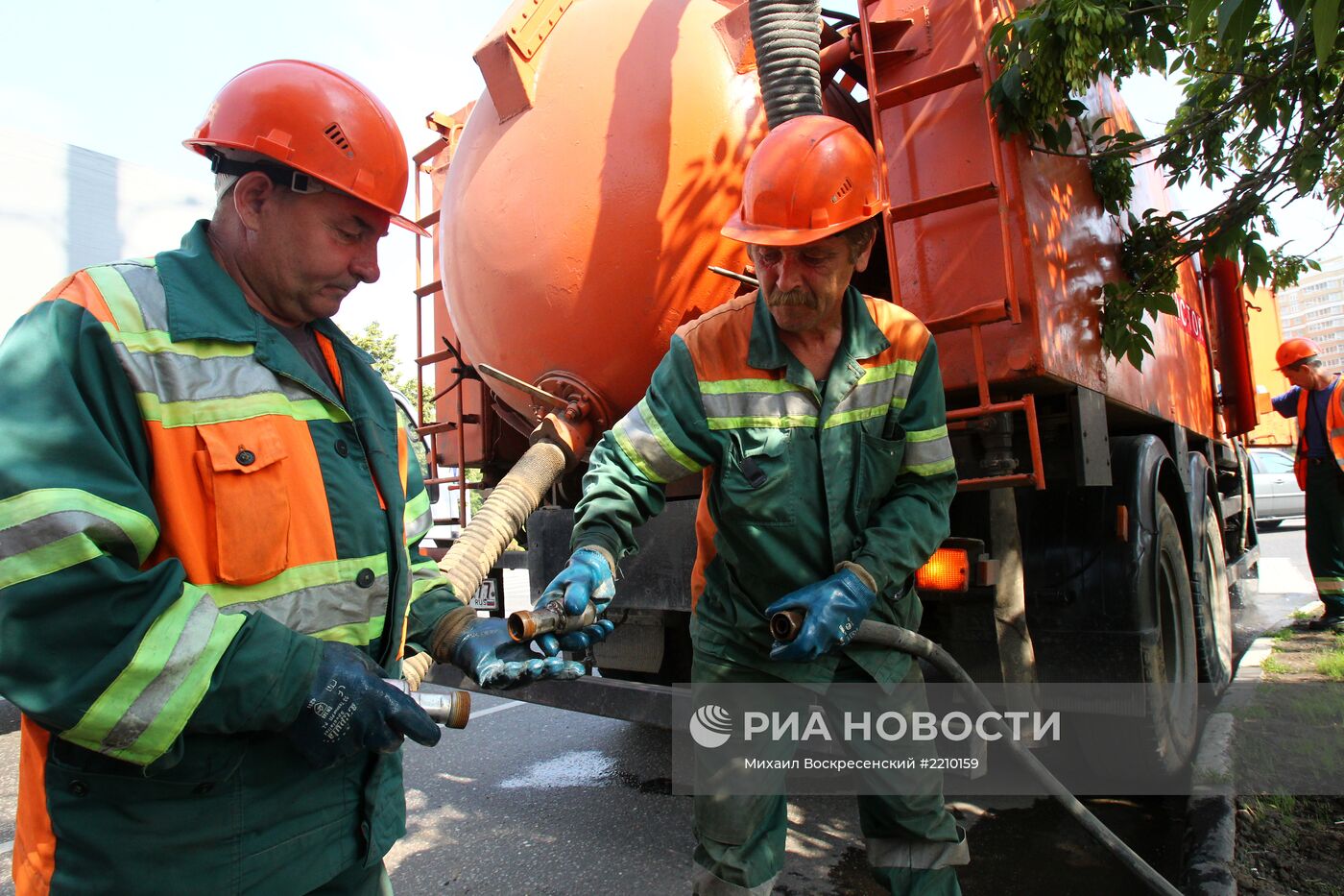 Проверка и очистка дождеприемных систем в Москве