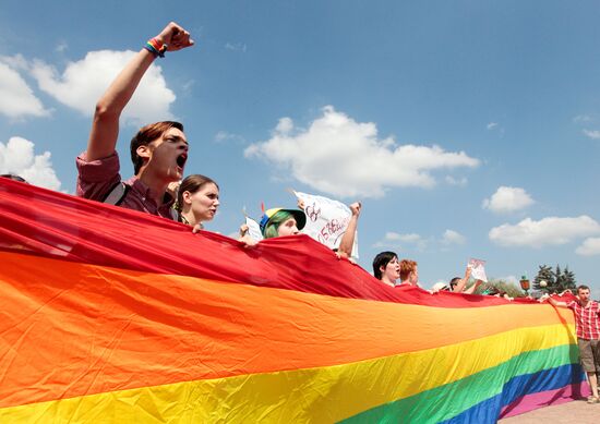 Митинг ЛГБТ-сообщества на Марсовом поле в Санкт-Петербурге