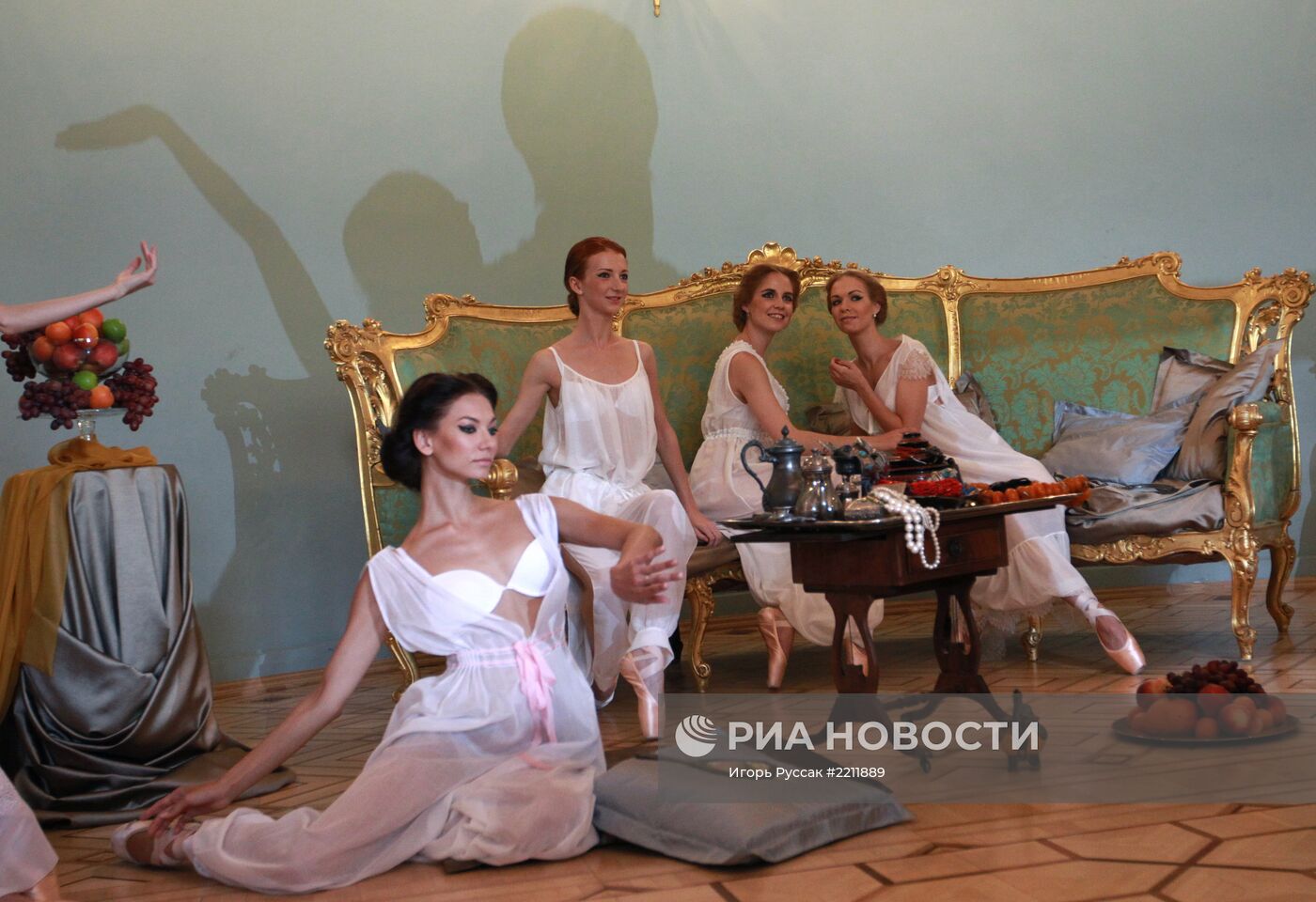 Театрализованное шоу "Посольские дары: страны и стили"