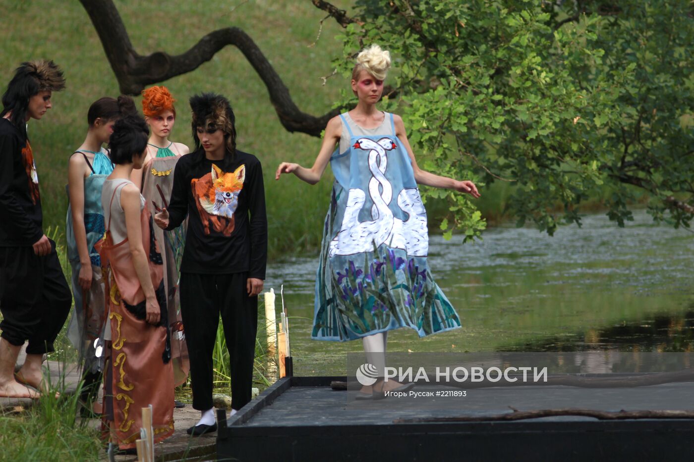 Театрализованное шоу "Посольские дары: страны и стили"