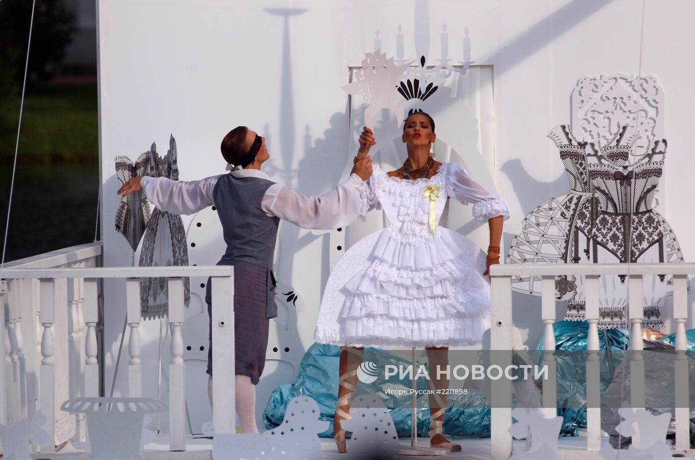 Театрализованное шоу "Посольские дары: страны и стили"