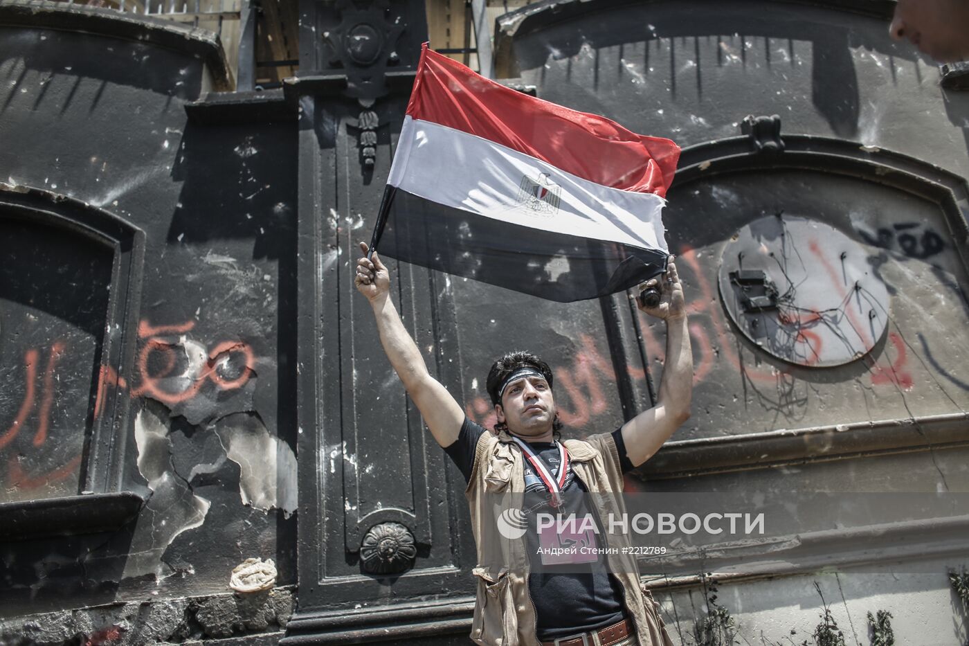 Протестующие разгромили офис "Братьев-мусульман" в Каире
