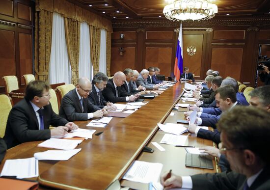 Д.Медведев провел совещание в подмосковной резиденции "Горки"