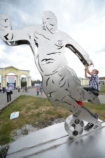 Памятник ЧМ по футболу 2018 открылся в Екатеринбурге
