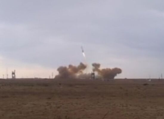 Ракета-носитель "Протон-М" упала и взорвалась после старта