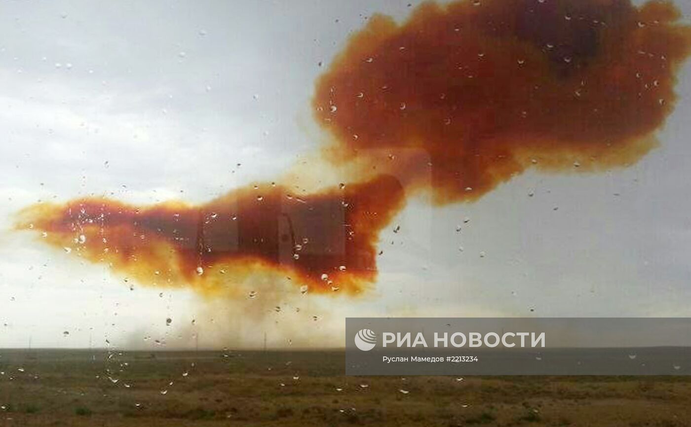 Ракета-носитель "Протон-М" упала и взорвалась после старта