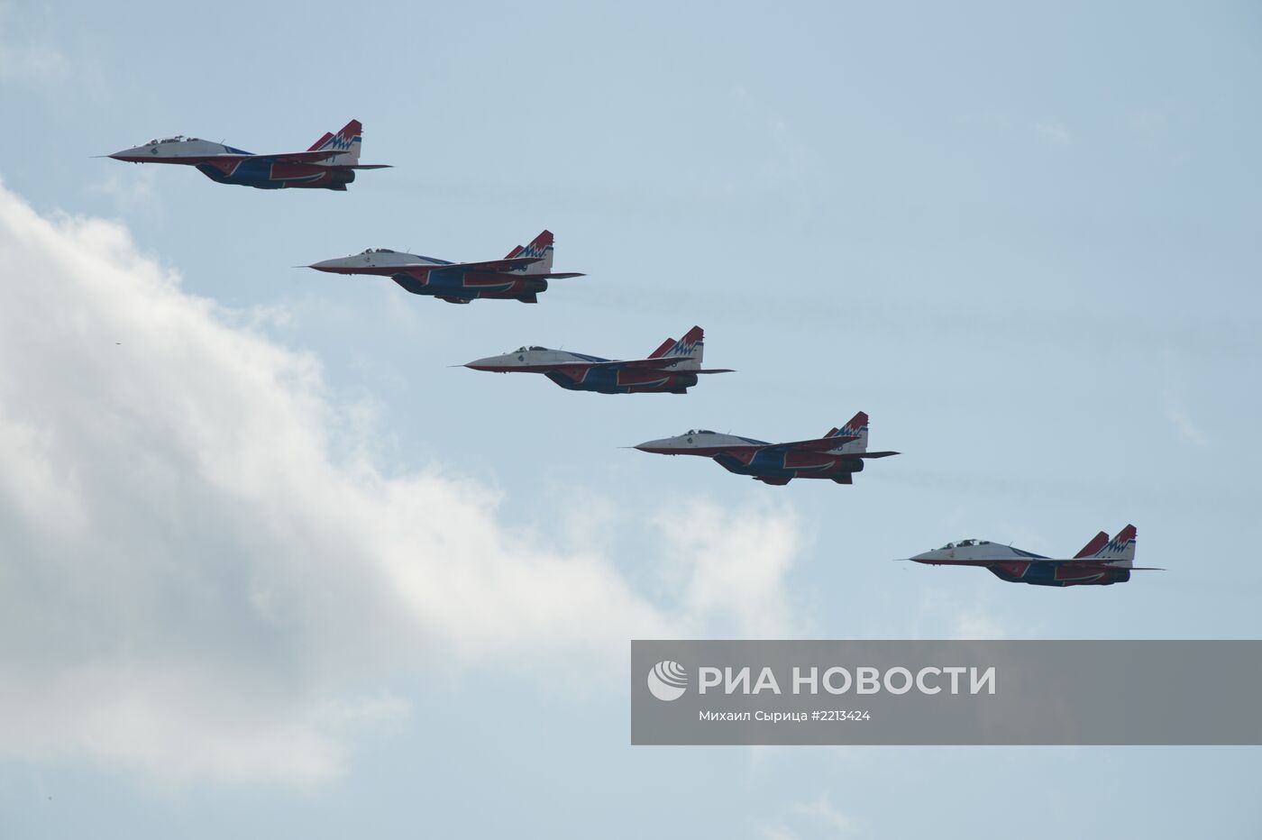 Тренировки пилотажных групп "Русские витязи" и "Стрижи"