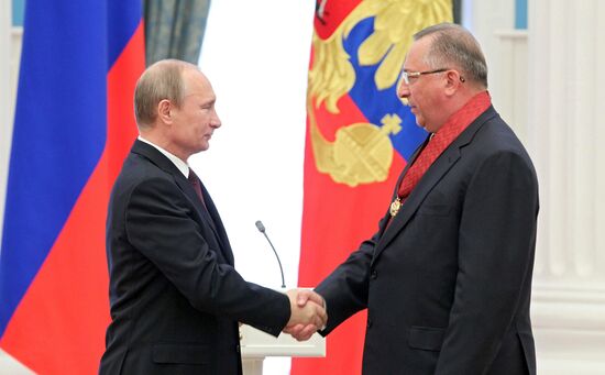В.Путин вручил государственные награды