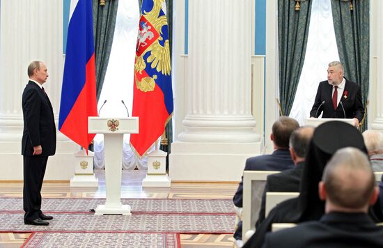 В.Путин вручил государственные награды