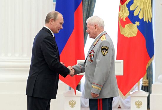В.Путин вручил государственные награды