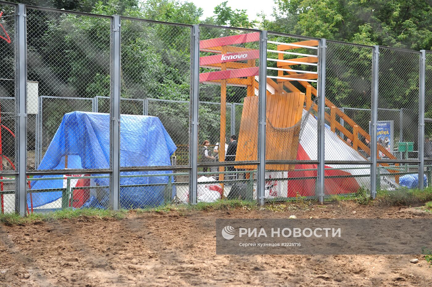 В Московском зоопарке рухнул помост, есть пострадавшие
