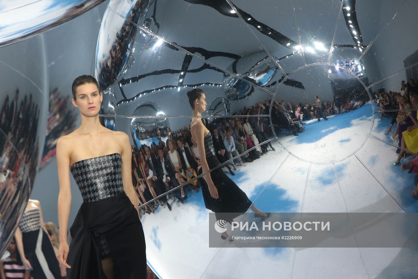 Показ модного дома Dior на Красной площади