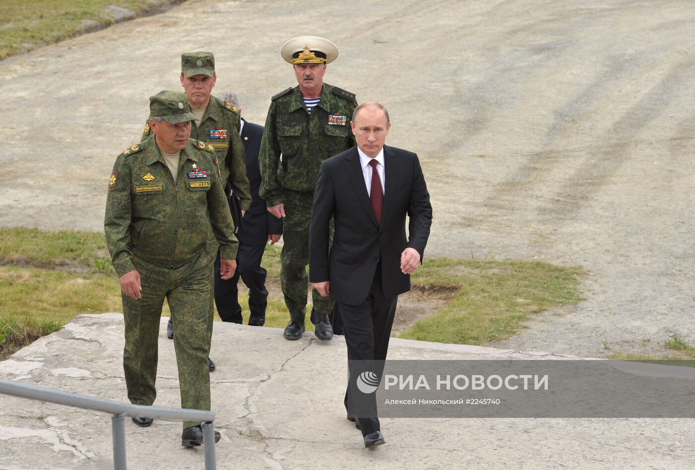 В.Путин ознакомился с ходом военных учений в Восточном ВО