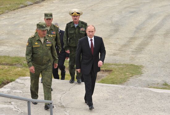 В.Путин ознакомился с ходом военных учений в Восточном ВО