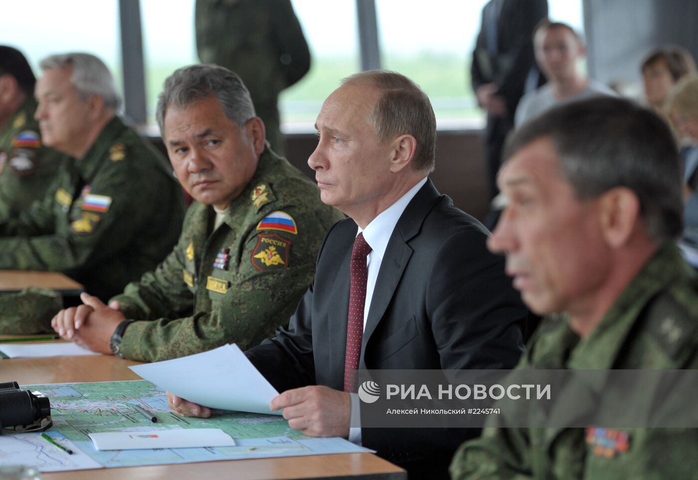 В.Путин ознакомился с ходом военных учений в Восточном ВО