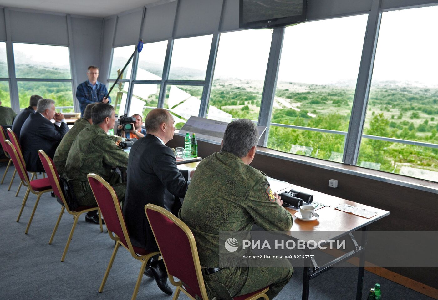 В.Путин ознакомился с ходом военных учений в Восточном ВО