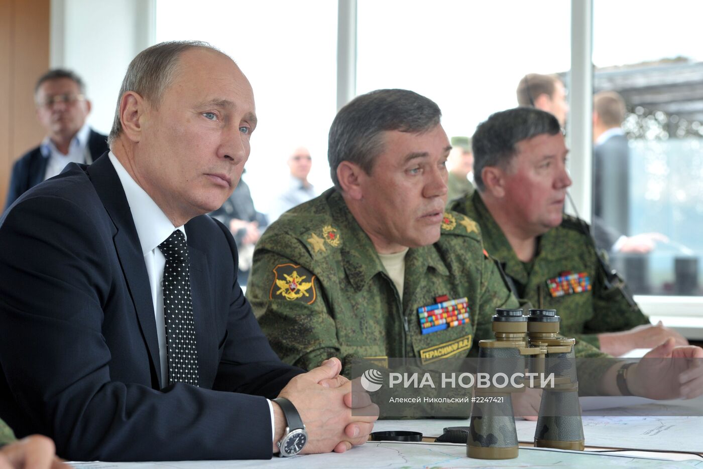 В.Путин наблюдал за военными ученииями на забайкальском полигоне