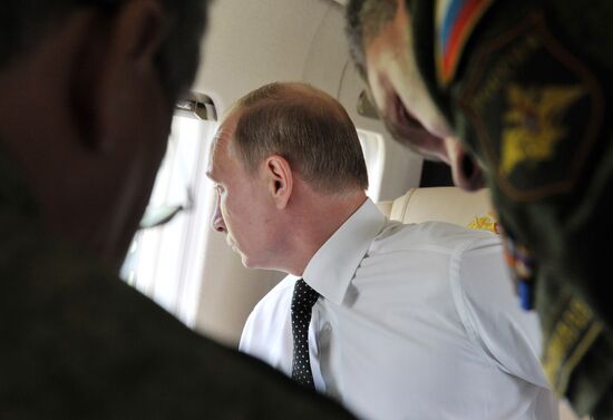 В.Путин наблюдал за военными ученииями на забайкальском полигоне