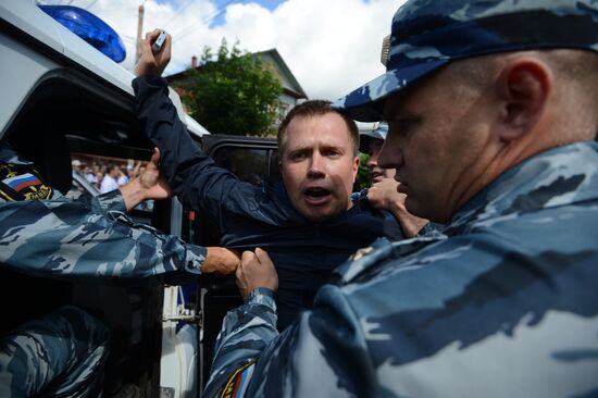 Навальный приговорен к пяти годам колонии