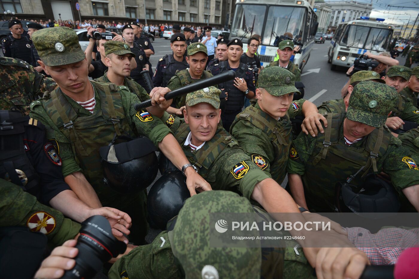 Акция сторонников Алексея Навального на Манежной площади