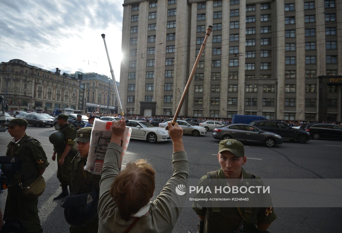 Акция сторонников Алексея Навального на Манежной площади