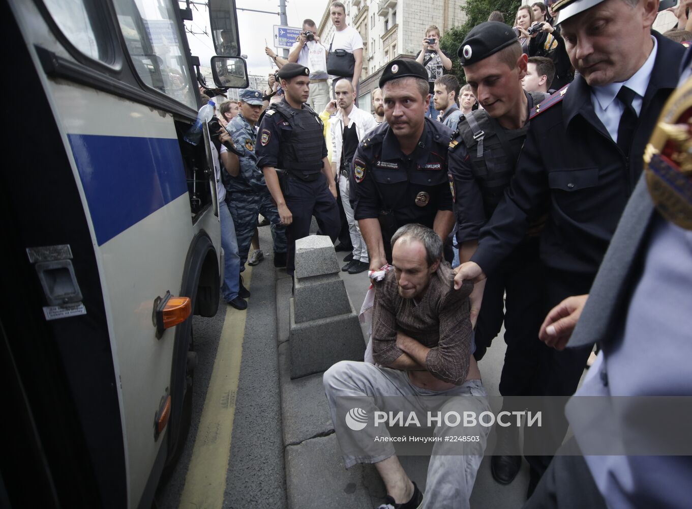 Акция сторонников Алексея Навального на Манежной площади
