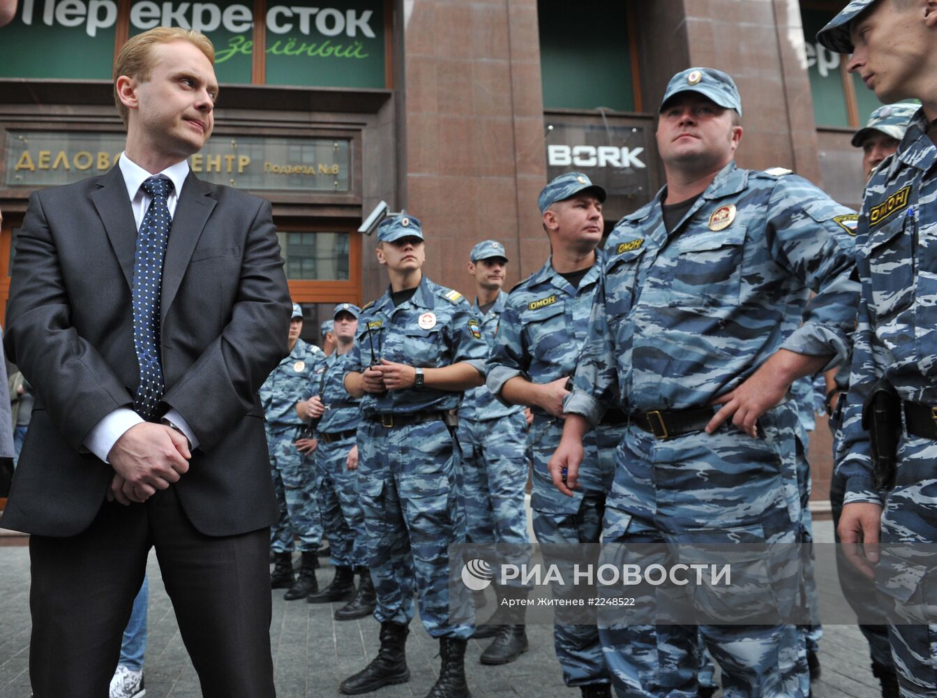 Акция сторонников Алексея Навального на Манежной площади