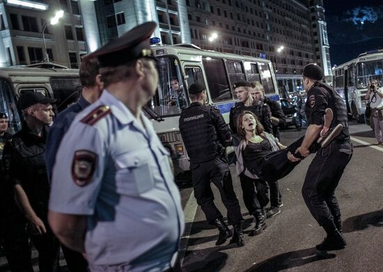 Акция сторонников Алексея Навального на Манежной площади