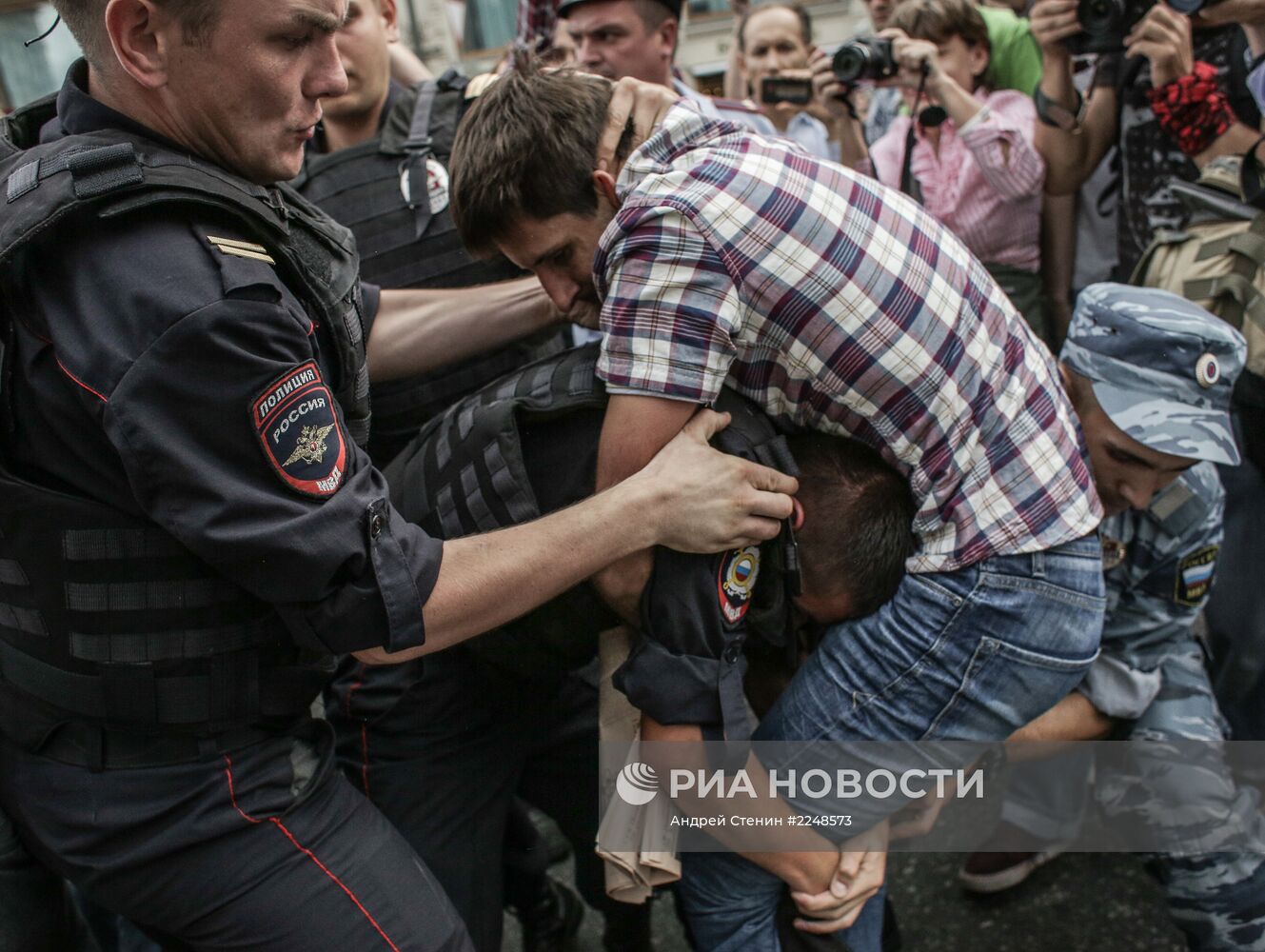 Акция сторонников Алексея Навального на Манежной площади