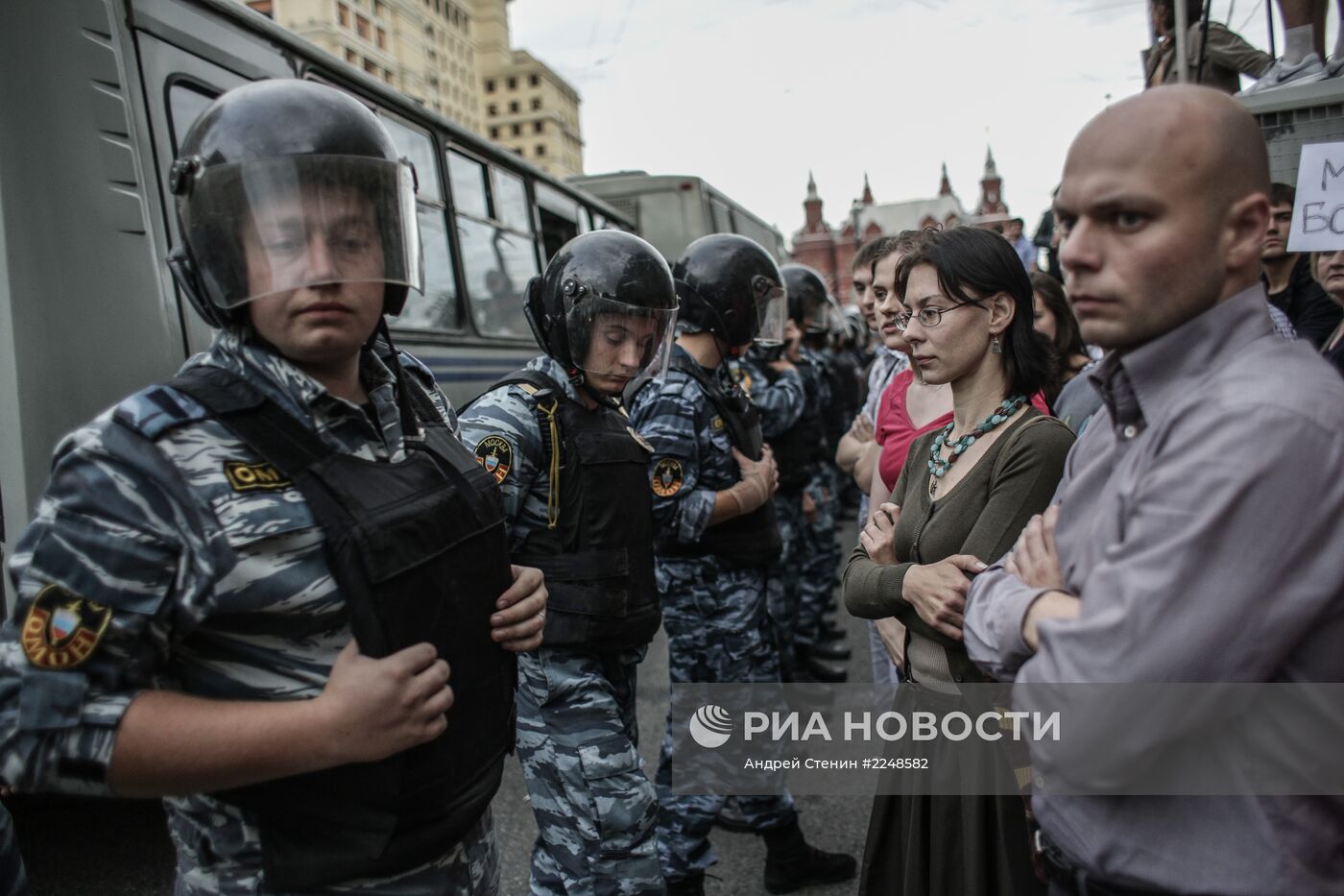 Акция сторонников Алексея Навального на Манежной площади